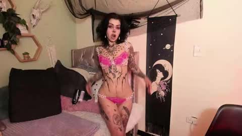 Snapshot of milf_onlyseduction chatting on 02-10-26, 01:48 Isabella online show from 02-10-26, 01:48