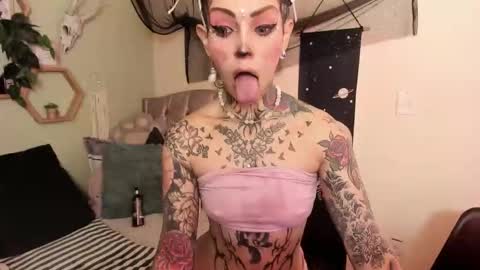 Snapshot of milf_onlyseduction chatting on 02-19-26, 01:29 Isabella online show from 02-19-26, 01:29