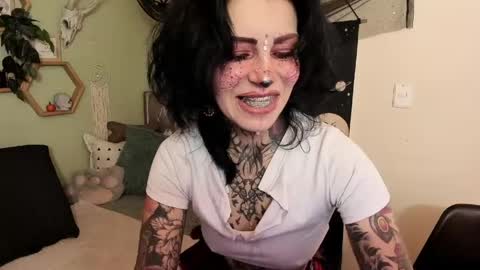 Snapshot of milf_onlyseduction chatting on 05-21-26, 01:29 Isabella online show from 05-21-26, 01:29