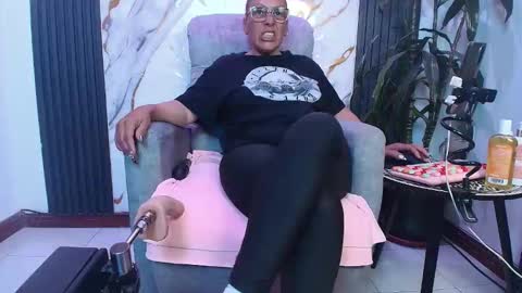 Snapshot of milf_sikiu chatting on 04-23-26, 01:29 milf sikiu online show from 04-23-26, 01:29