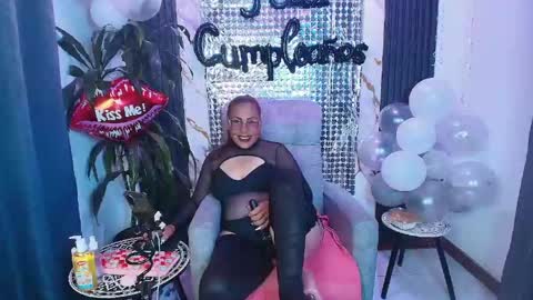 Snapshot of milf_sikiu chatting on 04-23-26, 10:45 milf sikiu online show from 04-23-26, 10:45