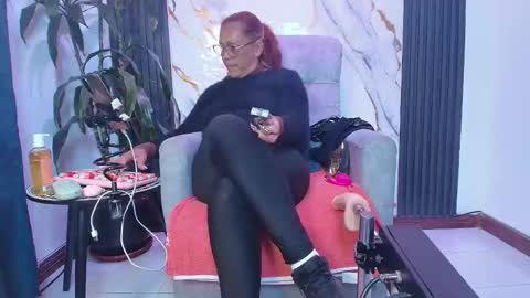 Snapshot of milf_sikiu chatting on 04-27-26, 08:51 milf sikiu online show from 04-27-26, 08:51