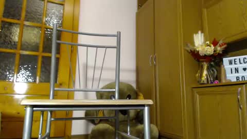 Snapshot of milk_and_hon3y chatting on 12-10-24, 06:11 Im  to see you here Pvts are open  I love patterns soo much online show from 12-10-24, 06:11