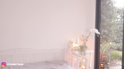 milky_0 online show from 03-26-26, 05:18