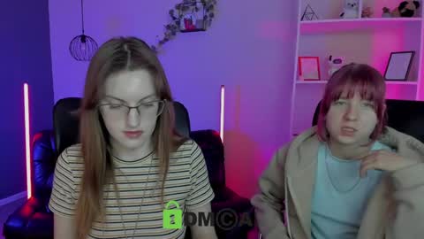 milky_mia_ online show from 04-30-26, 07:53