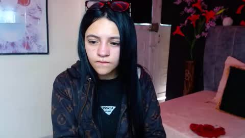 Violeta online show from 11-25-25, 01:44