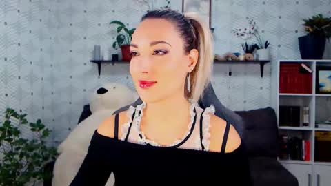 MillaXQueen online show from 11-14-25, 10:36