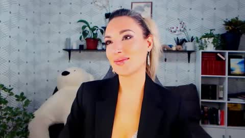 MillaXQueen online show from 11-21-25, 02:05