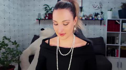 MillaXQueen online show from 01-19-26, 04:00