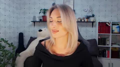 MillaXQueen online show from 05-10-26, 01:16