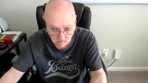 Snapshot of millenium0129 chatting on 05-08-26, 04:01 millenium0129 online show from 05-08-26, 04:01
