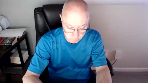 Snapshot of millenium0129 chatting on 06-07-26, 12:37 millenium0129 online show from 06-07-26, 12:37