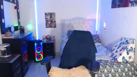 Snapshot of miller_and_rosexxx chatting on 04-10-26, 04:39 MILLER AND ROSE online show from 04-10-26, 04:39