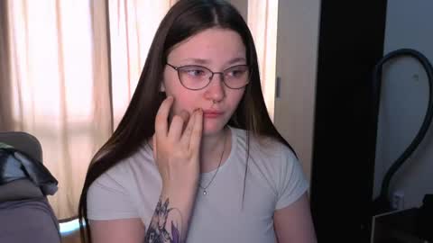 Snapshot of milliedoll chatting on 04-30-26, 01:45 Millie online show from 04-30-26, 01:45