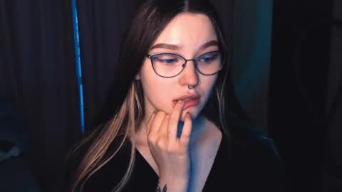Snapshot of milliedoll chatting on 05-06-26, 02:00 Millie online show from 05-06-26, 02:00