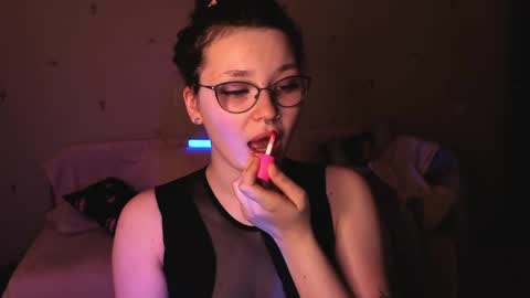 Snapshot of milliedoll chatting on 06-03-26, 12:30 Millie online show from 06-03-26, 12:30