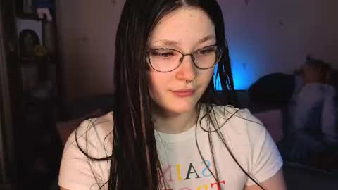 Snapshot of milliedoll chatting on 06-17-26, 08:17 Millie online show from 06-17-26, 08:17