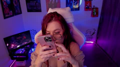 Snapshot of milly_yako chatting on 12-18-24, 11:30 Monkey D Maddie online show from 12-18-24, 11:30