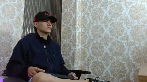 milo_tay1 online show from 04-01-26, 03:07