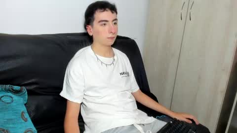 Snapshot of milogm_ chatting on 05-25-26, 01:22 milogm_ online show from 05-25-26, 01:22