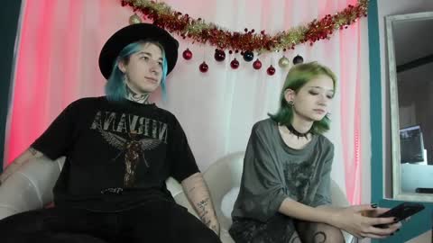 Snapshot of milten_trish chatting on 12-22-24, 12:28 milten_trish online show from 12-22-24, 12:28