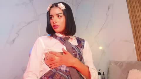Snapshot of milu_carbajal_x chatting on 07-18-26, 04:11 milu_carbajal_x online show from 07-18-26, 04:11