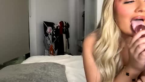 Mimi Monroe  online show from 01-10-26, 06:09