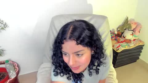Snapshot of mimi_sa chatting on 11-19-25, 02:33 Mimii online show from 11-19-25, 02:33