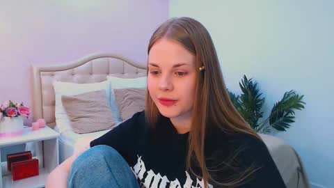 Kelly online show from 10-28-25, 03:04