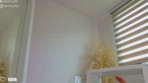 Snapshot of mimmyfit1 chatting on 01-08-25, 08:39 mimmyfit1 online show from 01-08-25, 08:39
