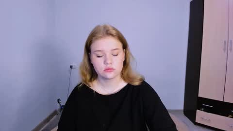 hi Im Mina  online show from 11-24-25, 01:49