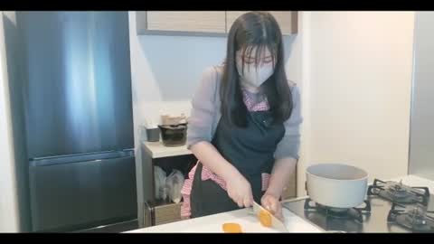 Snapshot of minami0804 chatting on 06-12-26, 05:17 minami0804 online show from 06-12-26, 05:17