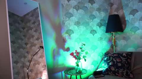 Frances  Next streams Thu Fri Sat 8am -  4pm GMT3 online show from 04-18-26, 05:33