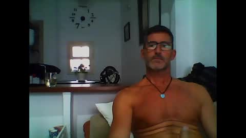 Snapshot of mindthestep chatting on 10-11-25, 04:16 MIND online show from 10-11-25, 04:16