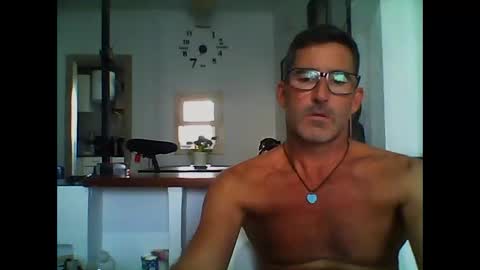 Snapshot of mindthestep chatting on 10-16-25, 02:51 MIND online show from 10-16-25, 02:51