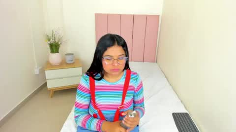 Snapshot of mindy_claker chatting on 05-06-26, 12:21 Mindy online show from 05-06-26, 12:21