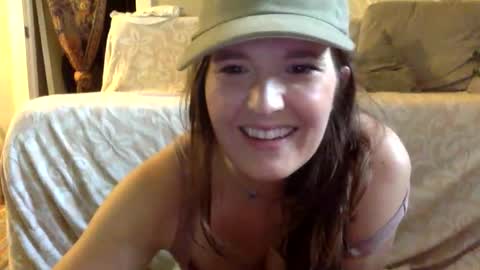 Snapshot of mindymounds chatting on 05-04-26, 12:06 Mindy online show from 05-04-26, 12:06