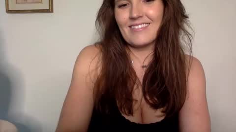 Snapshot of mindymounds chatting on 05-09-26, 11:54 Mindy online show from 05-09-26, 11:54