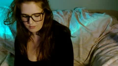 Snapshot of mindymounds chatting on 06-12-26, 08:24 Mindy online show from 06-12-26, 08:24