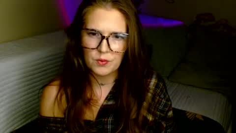 Snapshot of mindymounds chatting on 06-23-26, 06:44 Mindy online show from 06-23-26, 06:44