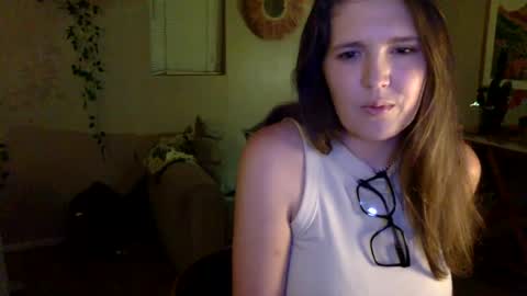 Snapshot of mindymounds chatting on 07-13-26, 04:48 Mindy online show from 07-13-26, 04:48