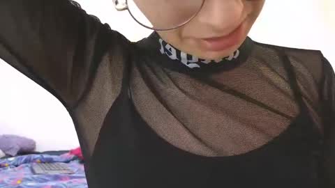 Snapshot of minene_mikami chatting on 04-25-26, 01:41 minene_mikami online show from 04-25-26, 01:41