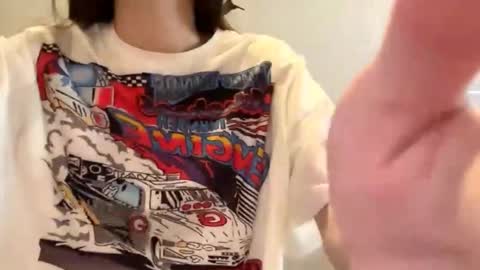 Snapshot of minhblomme chatting on 09-21-25, 05:31 Emilia online show from 09-21-25, 05:31