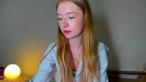 Snapshot of minidiva_ chatting on 05-11-26, 11:35 Amelia online show from 05-11-26, 11:35