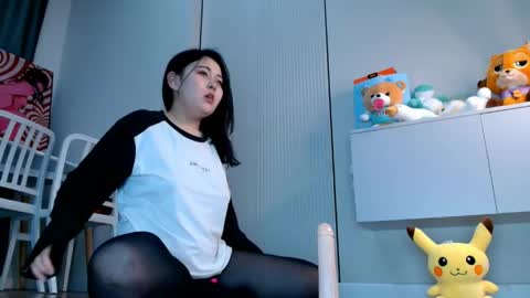 Minji online show from 04-15-26, 12:56