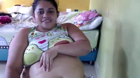 Snapshot of minnie_bbw69 chatting on 07-11-26, 01:47 Andrea online show from 07-11-26, 01:47