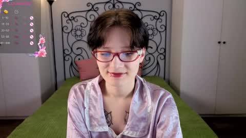 Olivia online show from 09-27-25, 04:12