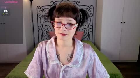 Olivia online show from 10-18-25, 05:57
