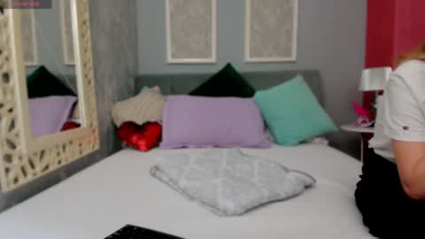 Mira online show from 04-23-26, 01:57
