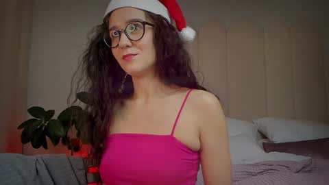 Snapshot of mira_kraviz chatting on 01-01-25, 11:38 Mira online show from 01-01-25, 11:38